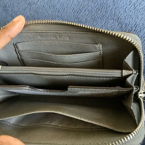 Michael Kors Wallet - Picture 2 of 3